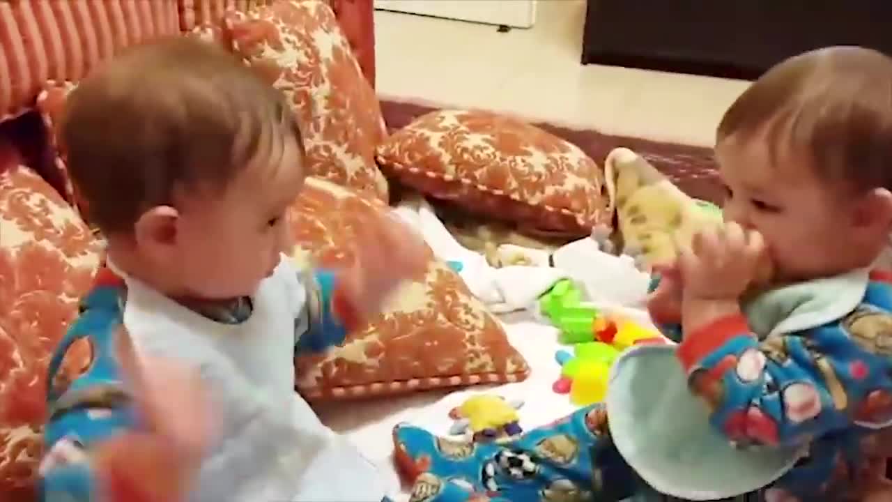 Videos Of Cute and Funny Twin Babies - Twins Baby Videos