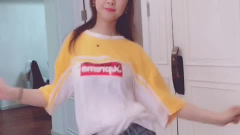 美女热舞