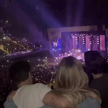 Liam Payne attends One Direction pal Niall Horan concert in Argentina e-mail 114