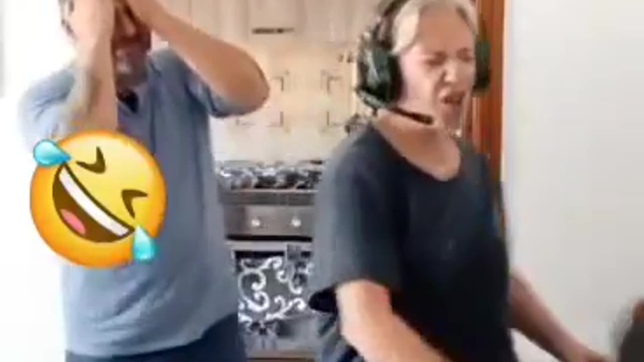 Funny Singing / laughing time
