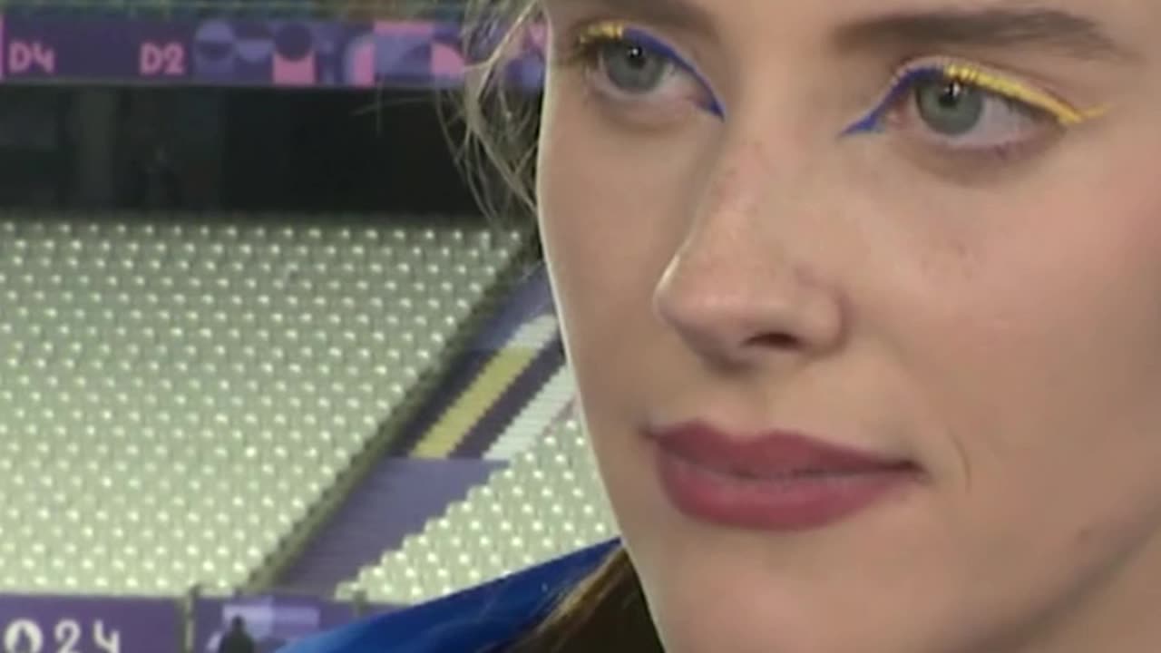 Yaroslava Mahuchikh, tras ganar el oro en salto de altura representando a Ucrania.