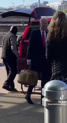 May 2022 Fake Joe Biden Actor Taking an Uber from the Airport