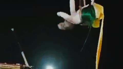 Jo Apni Madad nhi kar sakta wo dosron ki Kiya madad karay ga