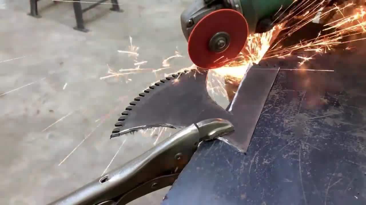 My Forge - Broken Saw Blade / Beautiful Ax Maker