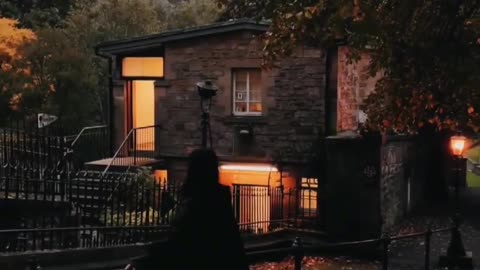 The most beautiful scenery will have a kind of fateful sadness. The first emo song in autumn