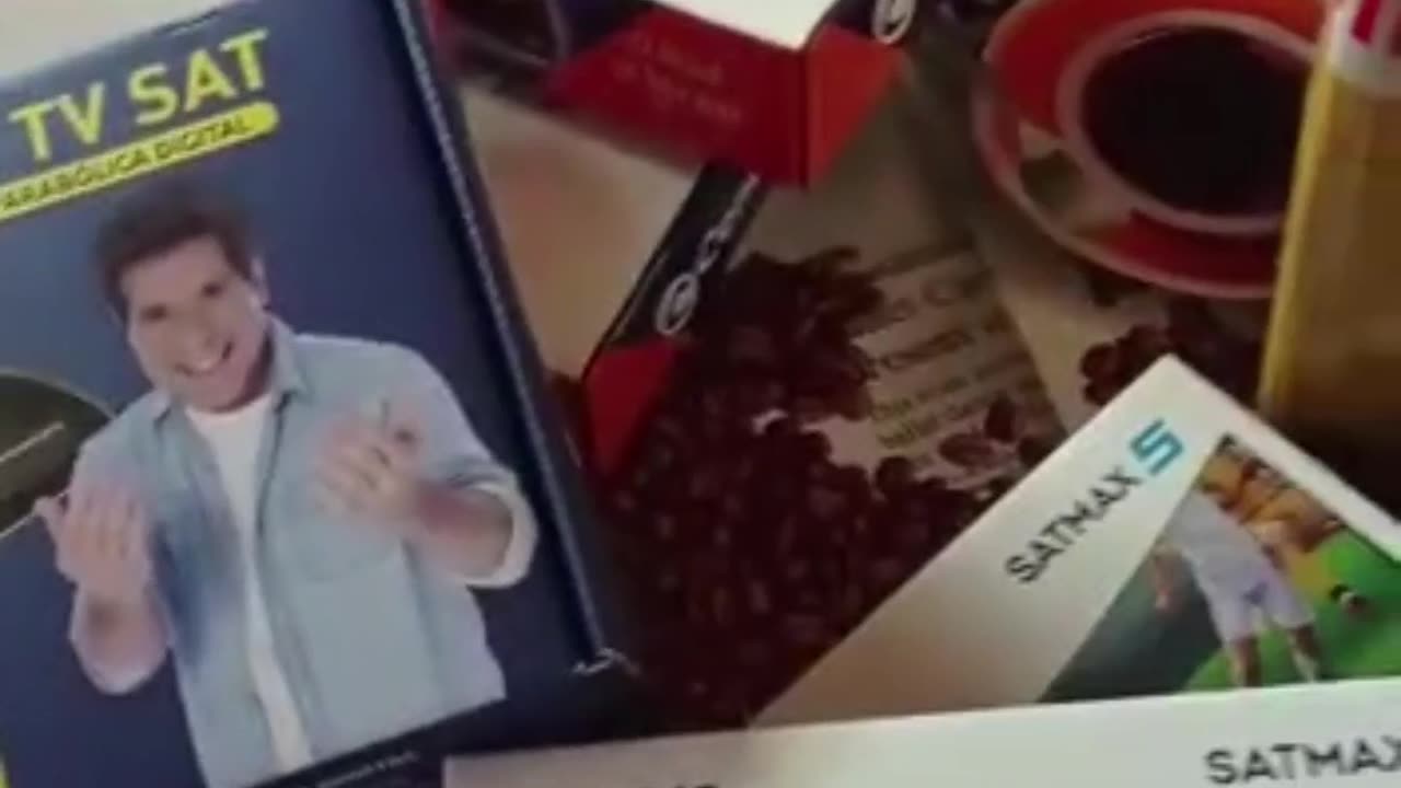 Um cliente satisfeito com a sua encomenda entregue