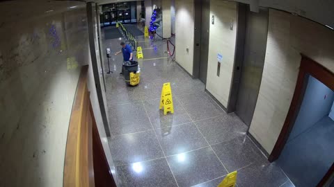 8003FCOB01ElevatorLobby_2021-01-05_17h20min01s757ms.mp4