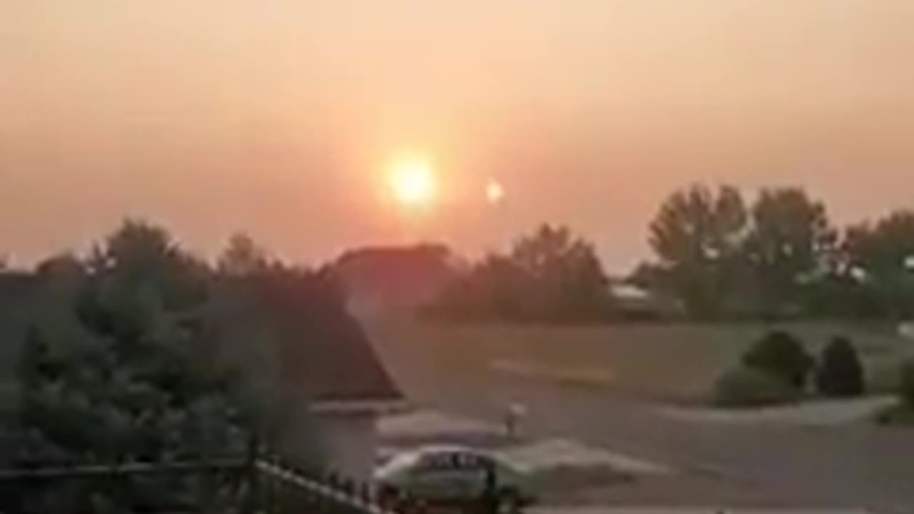 Due soli ... rifrazione?