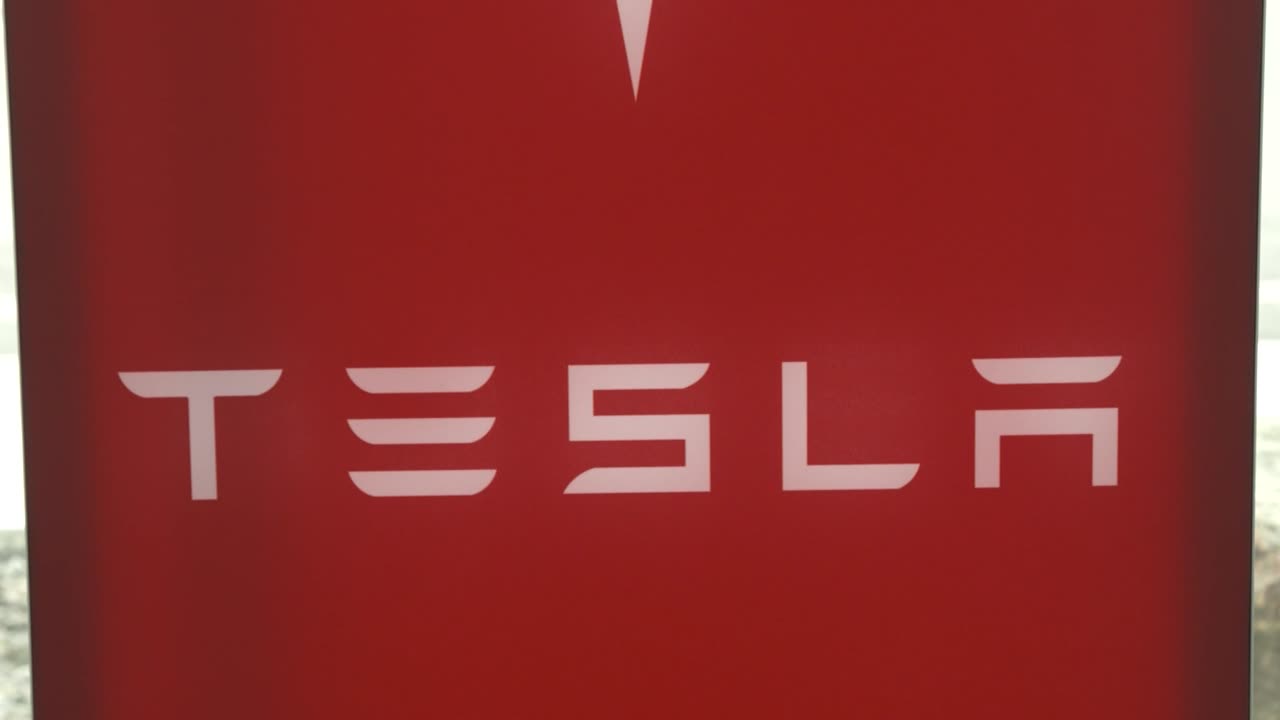 Tesla recalls all vehicles with “full self-driving” feature
