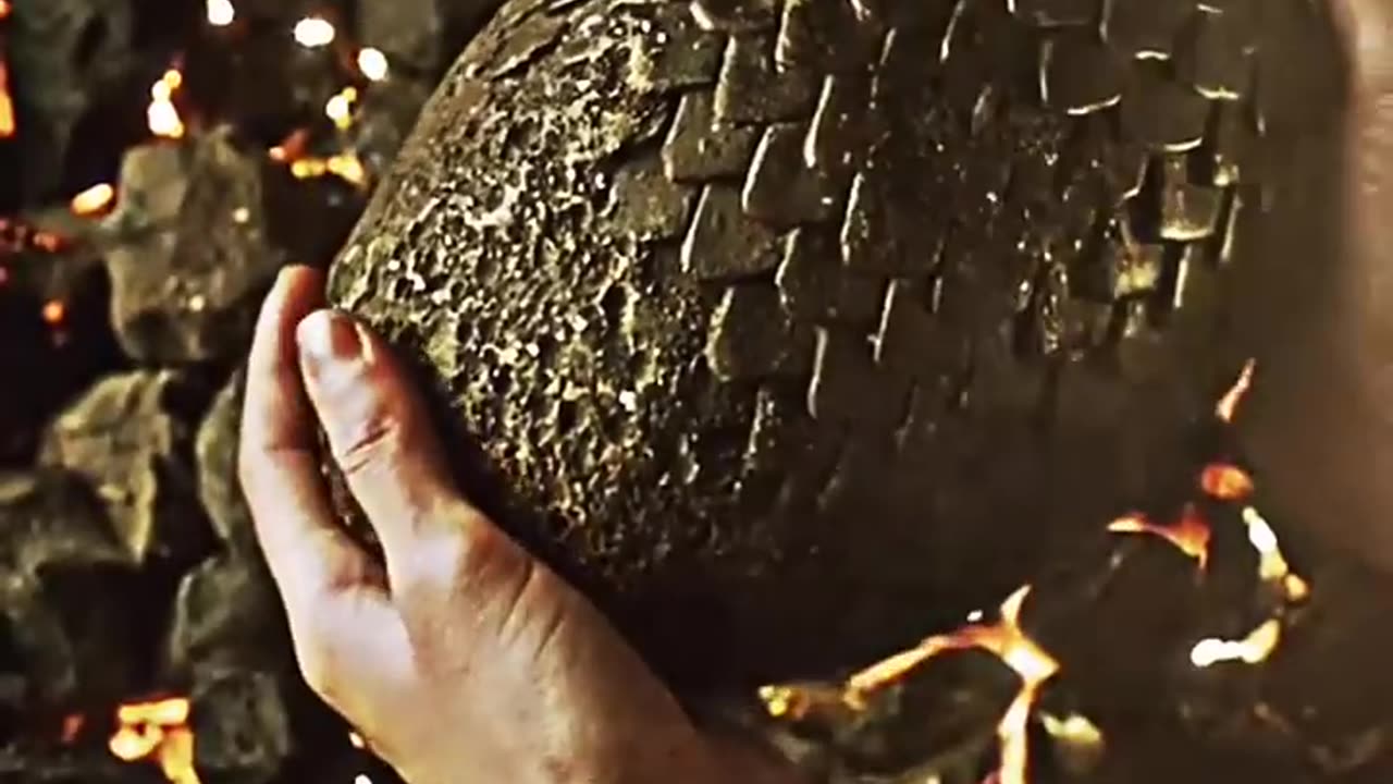 The birth of daenyres dragons - Game of thrones