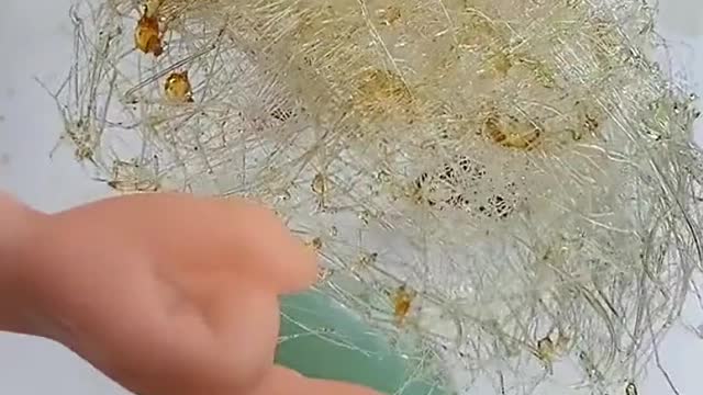 Can someone get this cat a metal comb 😂