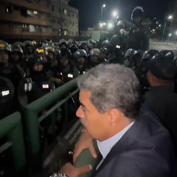🚨🇻🇪 President Maduro has the FULL SUPPORT of anti-terrorist Venezuelan security officers in Caracas!