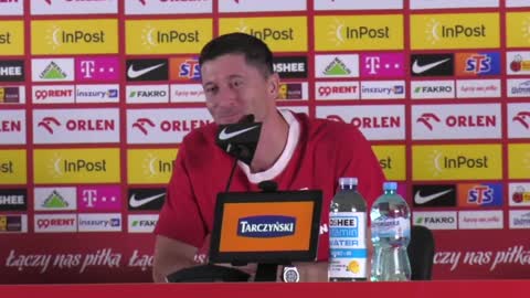 Robert Lewandowski's awkward Lionel Messi exchange with journalist | ESPN FC