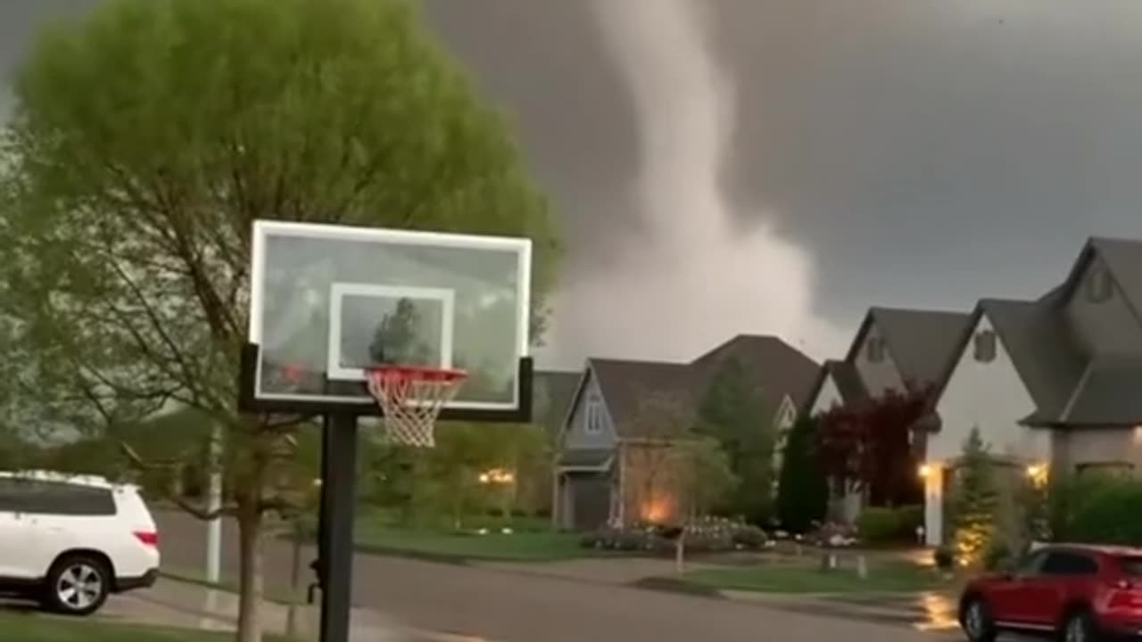 TORNADO ALBERTA OMG