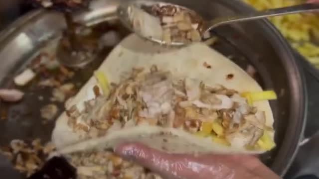 The best saudi sarookh shawarma in Lahore | Damasco | pakistan street food