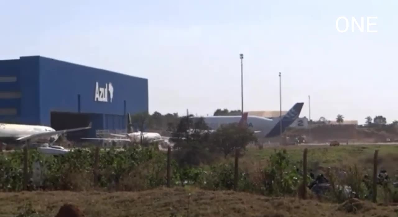 AIRBUS BELUGA no Pátio do hangar da azul VIRACOPOS VCP campinas