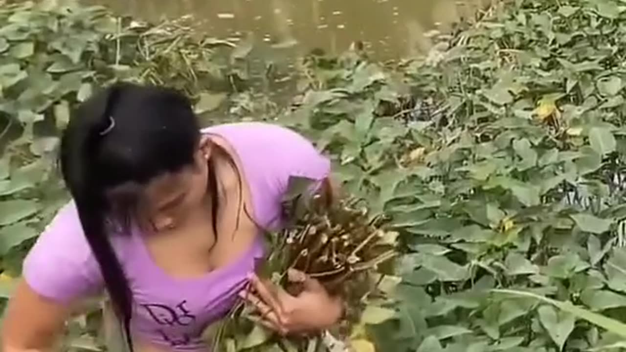 Cambodia Cute Girl Caught Fishing 🎣🐠
