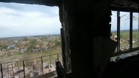 Ukrainian Soldier Firing an RPG at Russian Positions(Chasiv Yar)