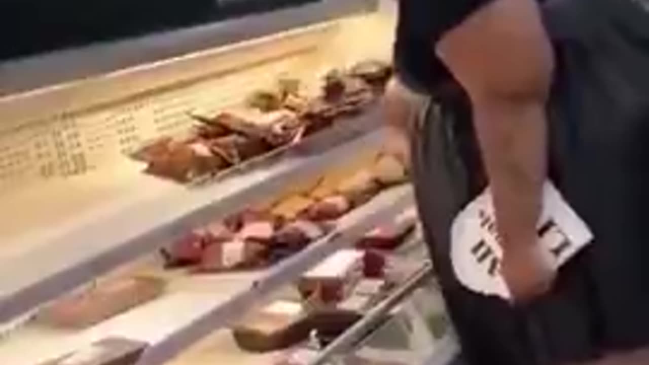 Δείτε τι κάνουν vegan διαδηλωτές! Μέσα στο σούπερ μάρκετ, μπροστά στα κρέατα...