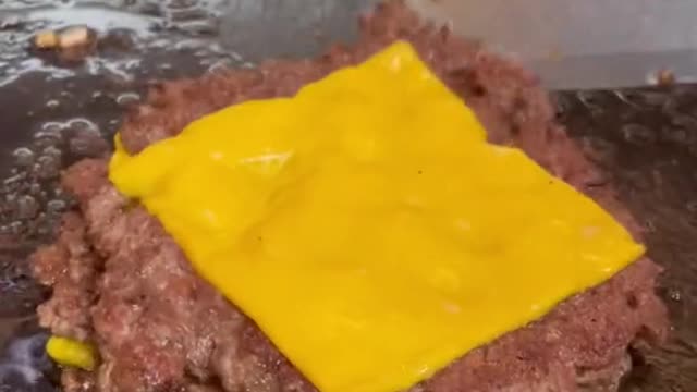 Smashburgers are 🔥 #grubspot #burger #cheese #bacon #food #foodtiktok