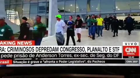 Mass arrests of Brazilian Spring protesters at the presidential palace