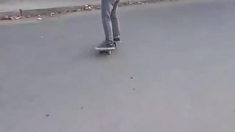 Eu descendo a calçada de skate no Sub bairro Mendanha em Campo Grande Rio de Janeiro