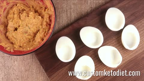 🥓🥚 Bacon & Kimchi Deviled Eggs – Bold, Tangy, & Irresistible! 🔥🍴