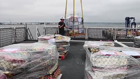 Coast Guard crew offloads $468 million worth of cocaine in San Diego .mp4