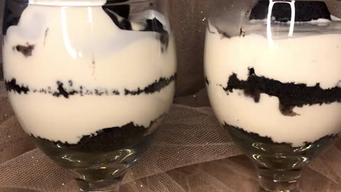 "Decadence Unleashed: Crafting Irresistible Oreo Dessert Pots for Ultimate Indulgence!"