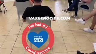 🇮🇹 Italy: A Woman Collapsed To The Floor After Receiving The Experimental Injection 💉