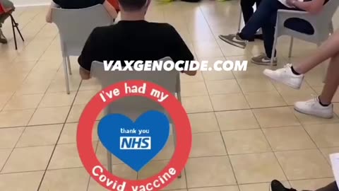 🇮🇹 Italy: A Woman Collapsed To The Floor After Receiving The Experimental Injection 💉