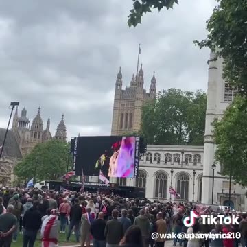 BRITAINS LOVE TRUMP!