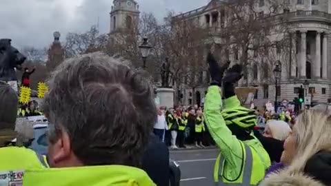 Chants of "Get Khan Out!" as the people hit Trafalgar Square against 5G 15 min cities