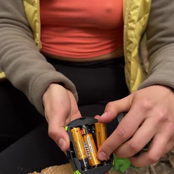 FIRE from foil and batteries🔥#camping #survival #bushcraft #outdoors