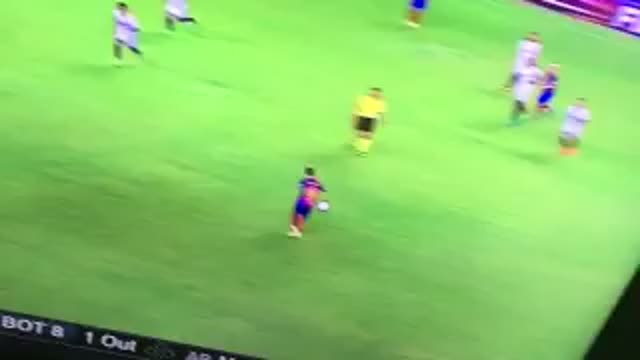 VIDEO: Magical pass from Denis Suarez. He took Xavi's number for a reason...
