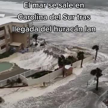 The sea enters South Carolina after the arrival of Hurricane Ian