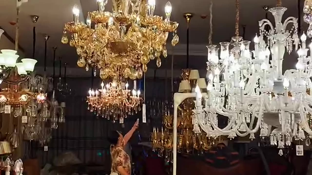 Unveil the Beauty: Helen's Daily Lighting Inspiration!