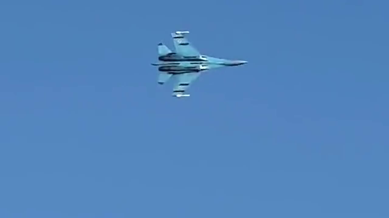 Rare Footage- Ukrainian SU-27 engaging in air-air combat