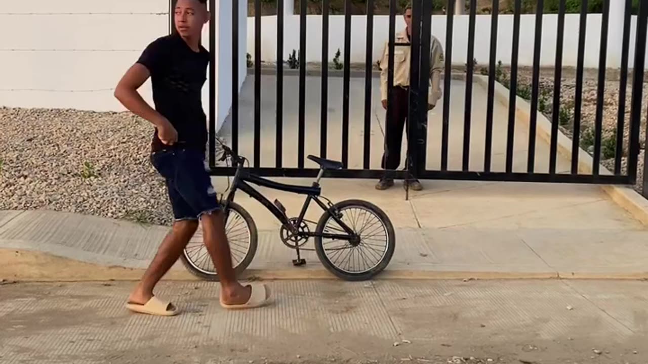 😂los que quieren llevar la bicicleta se llevan una sorpresa parte 18😂