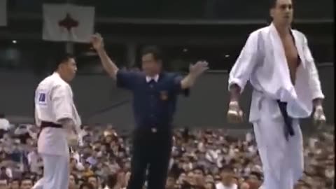 DEADLY LEG KICKS AND KNOCKOUTS by HAJIME KAZUMI