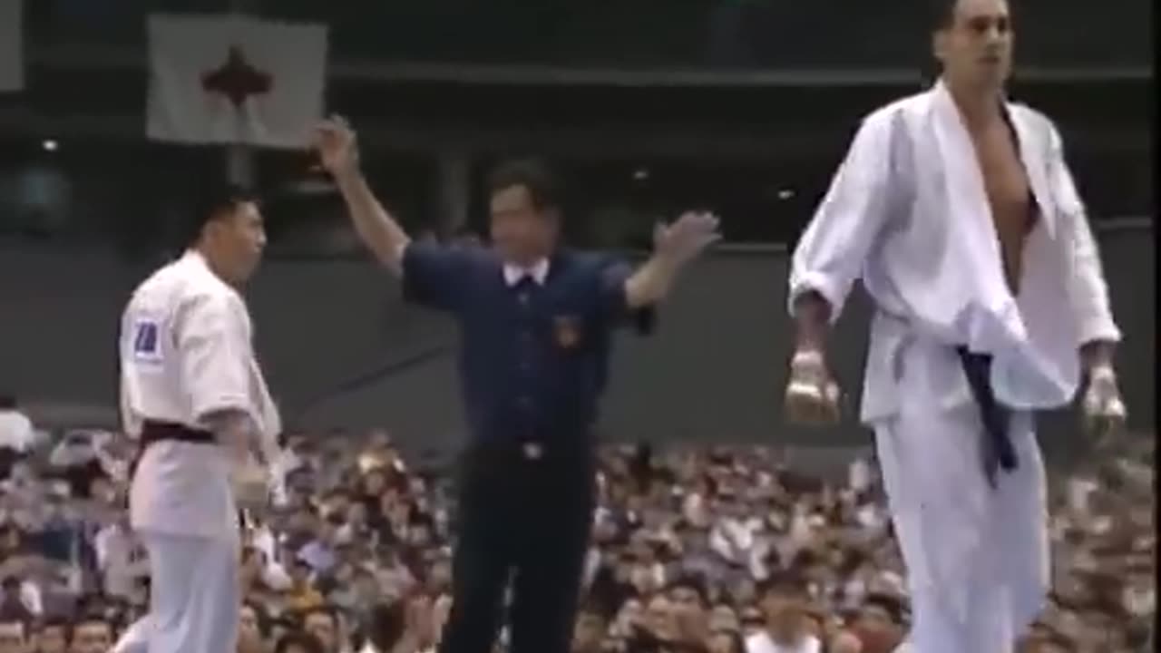 DEADLY LEG KICKS AND KNOCKOUTS by HAJIME KAZUMI