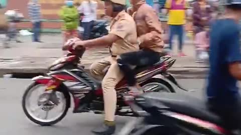 vietnamese traffic police
