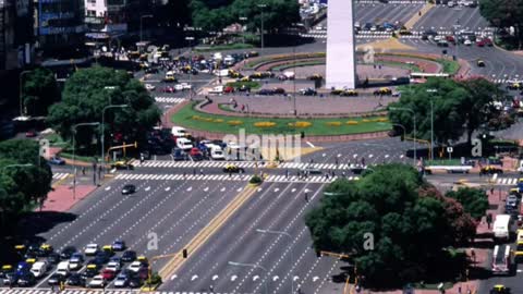 A avenida mais larga do mundo, com 14 faixas diferentes, fica na Argentina