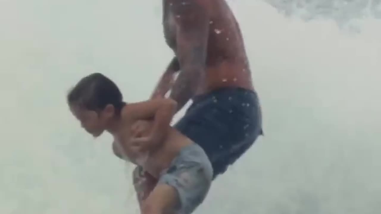 Surfing with his son on his back!❤️😲