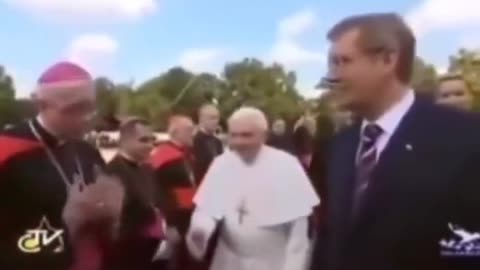 la potentissima fazione gesuita evita benedetto xvi dopo poco le dimissioni..