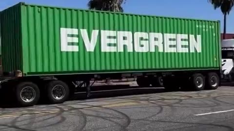 Long lines of trucks at Los Angeles port