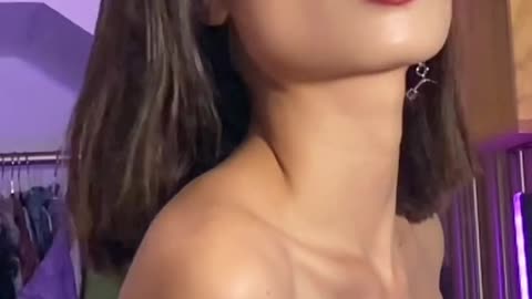 Quietly enjoying the moment when I am alone, it is so lonely.