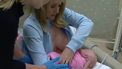 breastfeeding the baby 🤤 😍