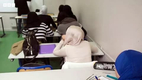 France ban muslim students wearing abayas in state school