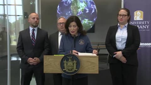 'Stay indoors,' urges NY governor as smoke shrouds NYC